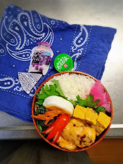 「お弁当記録」 今日のお弁当😋🍴🍱🎶 鶏マヨ だし巻き玉子 チーズはんぺん市販 ほうれん草と人参のバター炒め 頑張って˙︶˙ﾉ