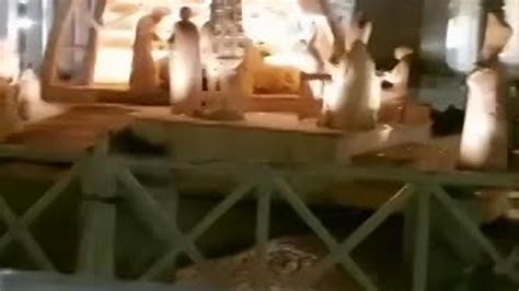 Musicista Friulano Rende Omaggio Al Presepe Di Sutrio In Piazza San Pietro