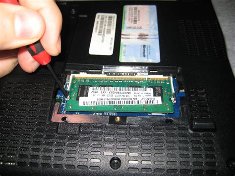 Acer Aspire One Netbook Hard Drive RAM Upgrade Guide 032