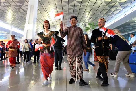 Bandara Soekarno Hatta Meriahkan Hut Ke Ri Dengan Flashmob Angklung