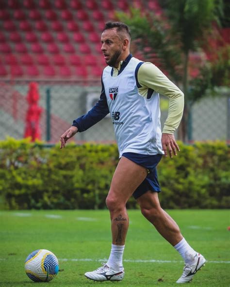 Elenco Retorna E Treina No Ct Da Barra Funda Spfc