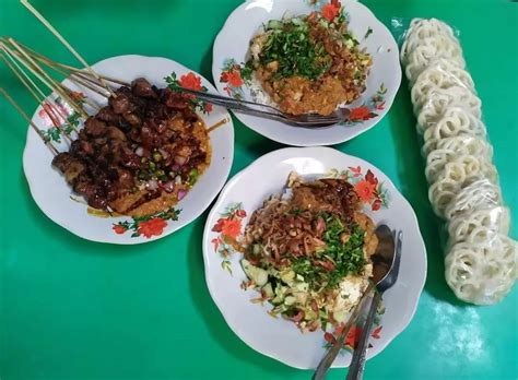 Kuliner Cirebon Yang Wajib Dicoba Saat Ke Kota Wali Nasi Lengko H Barno