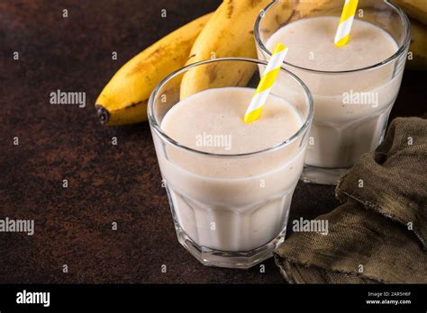 Malteada de platano fotografías e imágenes de alta resolución Alamy