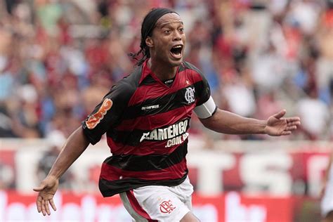 Vida y trayectoria de Ronaldinho la sonrisa del fútbol