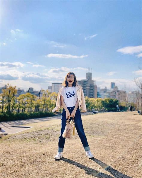 猪鼻ちひろさんのインスタグラム写真 猪鼻ちひろinstagram「👖💙﻿ Red Cardの2020年いちおしストレートシルエットの