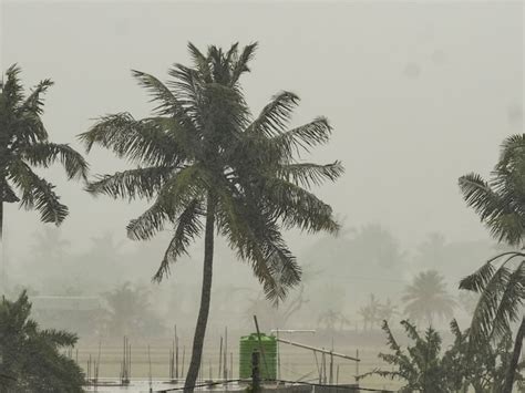 Cyclone Remal Live 4 Dead In Bengal As Severe Storm Makes Landfall Flight Ops Resume After 21