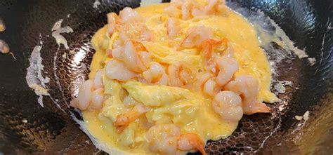 Chinese Scrambled Eggs with Shrimp Recipe 滑蛋蝦仁 Easy 15 Minute Meal