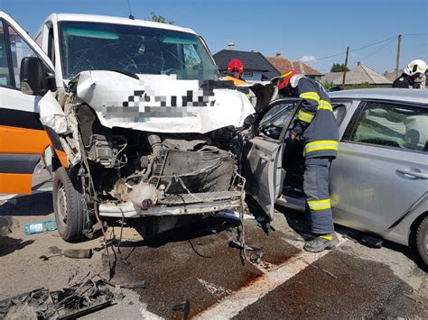 Foto Accident Rutier Cu Ase Victime Ntre Dou Autoutilitare I Un