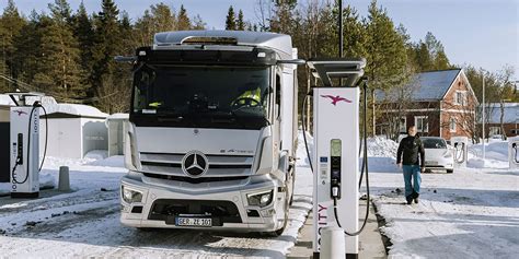 Mercedes Benz Delivers First Eactros Semitrailer Tractor In Germany