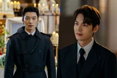 Woo Do Hwan Oversees Lee Min Ho As He Performs His Duties In The King