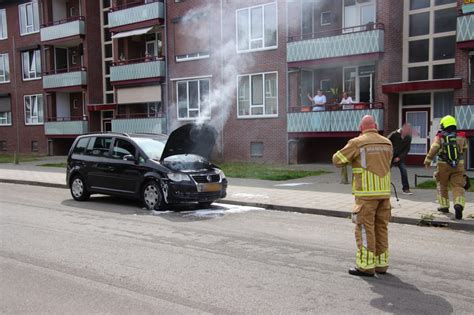 Omstanders Schieten Te Hulp Bij Autobrand In Venlo De Limburger