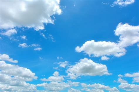 Прекрасное голубое небо и белые облака | Премиум Фото | Blue sky images ...