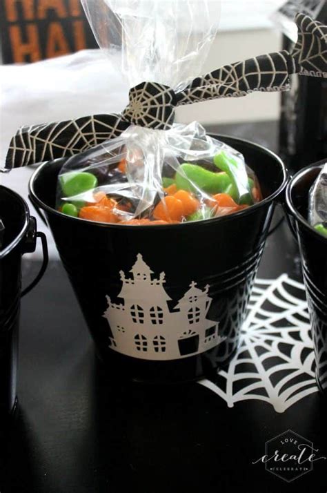 DIY Hallowe'en Party Favors | Diy halloween party favors, Halloween ...