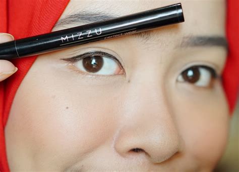 Review Mizzu Perfect Wear Eyeliner Pen Yang Cocok Untuk Riasan Bold