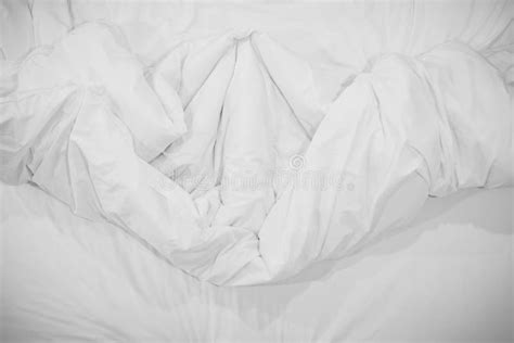 White Bed Sheets Top View A Tout