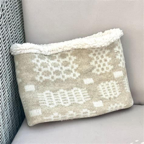 Knitwear– Welsh Otter