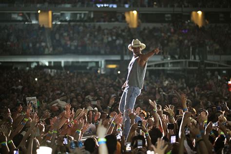 Kenny Chesney Talks About Playing Seattle Next Year Tickets On Sale Friday Gene Stout Music