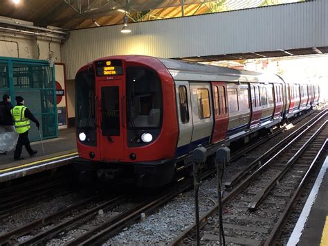 The Railway Photo Blog District Line 1 Ealing Broadway