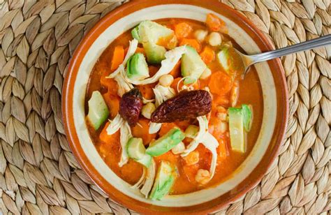 Receta de caldo tlalpeño delicioso y fácil de hacer CocinaDelirante