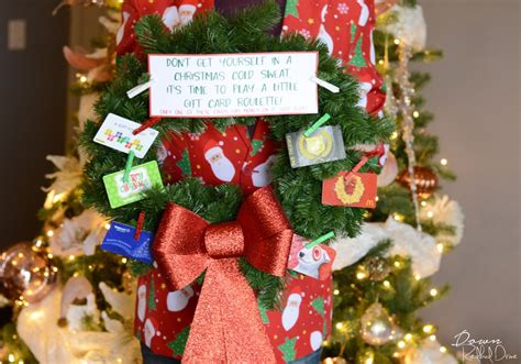 Gift Card Roulette Wreath | DIY Christmas Gag Gift Idea