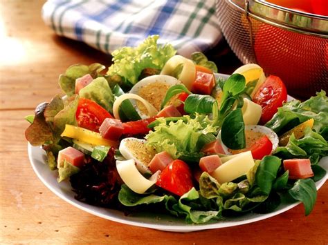 Bunter Salat Mit Schinken Und Ei Rezept EAT SMARTER