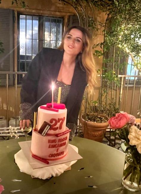 Sara Daniele Figlia Di Pino Festeggia 27 Anni Con La Migliore Amica