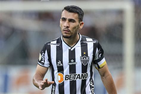 Ex zagueiro do Atlético MG Junior Alonso tem contrato suspenso