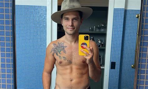 See The Steamy Photo Instagram Took Down Of Ronen Rubinstein