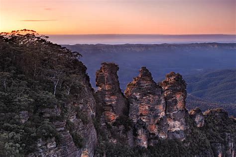 60+ Blue Mountains The Three Sisters Sunrise Stock Photos, Pictures & Royalty-Free Images - iStock