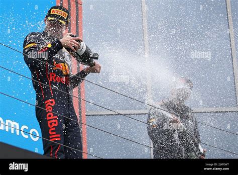 Red Bull Racing Feiert Auf Dem Podium Fotos Und Bildmaterial In Hoher