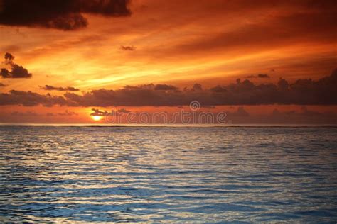 El Fondo Abstracto Colorea El Fuego En La Puesta Del Sol Del Verano Del