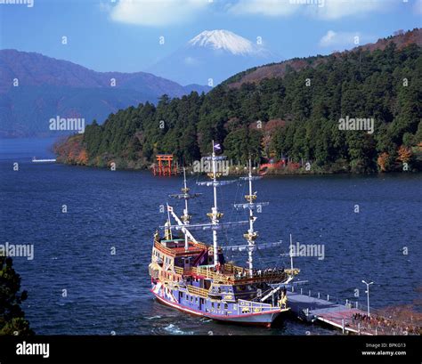 Lake Ashi and Mount Fuji, Japan Stock Photo - Alamy