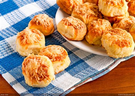 Super Easy Cheddar Biscuits Recipe