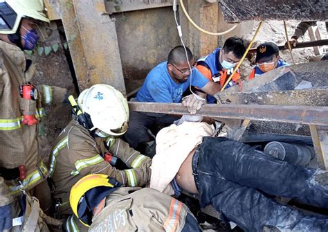 台南1工人遭捲入輸送帶 消防隊出動20人救援保住手臂 社會 自由時報電子報