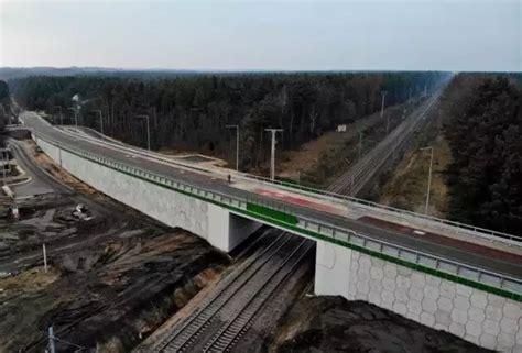 Wiadukt nad torami kolejowymi w Myszkowie jest już gotowy Kosztował