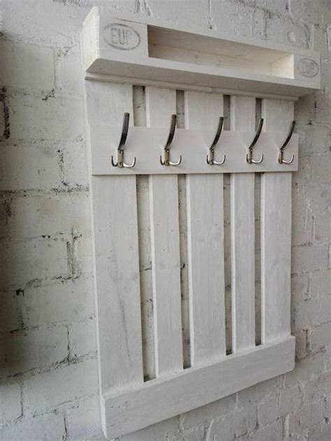 30 Fantastic Diy Hanger Ideas From Wooden Pallets 4 Doityourzelf Diy Pallet Furniture