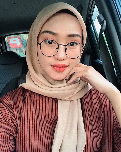 Awek Melayu Bertudung Cun Pakai Cermin Mata Instagram Jack Mitchell