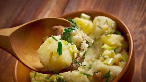 Kartoffelsalat Zubereiten Mit Einem Tipp Gelingt Der Party Klassiker Immer