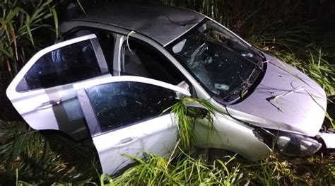 Carro Despenca De Ponte Em Nova Era E Cai S Margens De Linha F Rrea