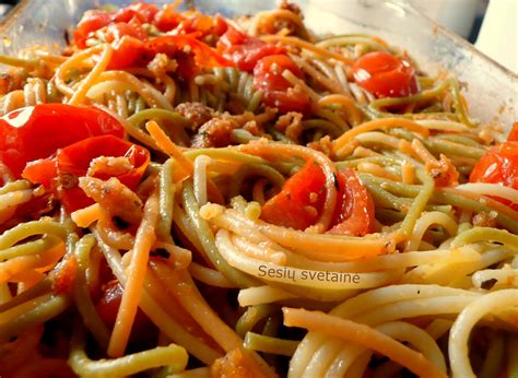 Makaronai Spaghetti su vyšninių pomidorų padažu