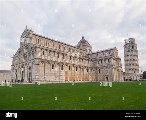 Il Centro Storico Di Pisa Cattedrale O Duomo Di Santa Maria Assunta E