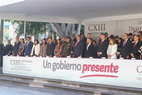 Con desfile y entrega de medalla Carmen Serdán Puebla conmemora 113