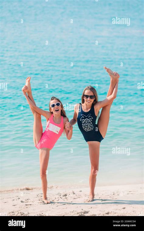 10 12 jahre bikini Fotos und Bildmaterial in hoher Auflösung Seite 2 Alamy