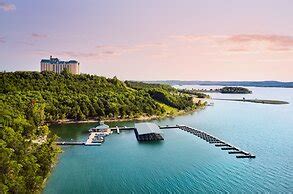 Hotel Chateau On The Lake Resort Spa And Convention Center Branson