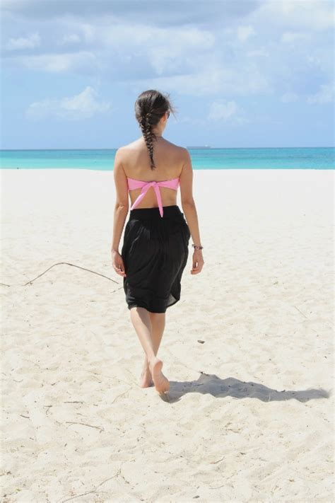 Bikini bicolor y falda midi Blog Desde el Trópico