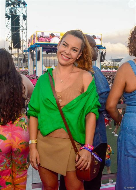 Look Dos Famosos Na Tardezinha Celebridades Apostam Em Tend Ncias E