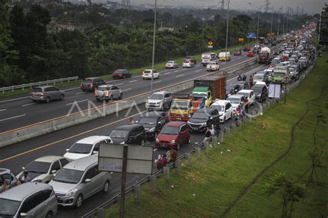 Jalur Puncak Bogor Macet Antara Foto