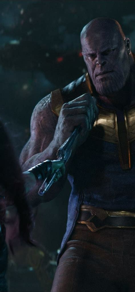 1125x2436 Resolution Zoe Saldana Gamora Try To Kill Thanos Josh Brolin