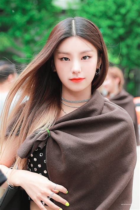 190816 Gorgeous Yeji : r/ITZY