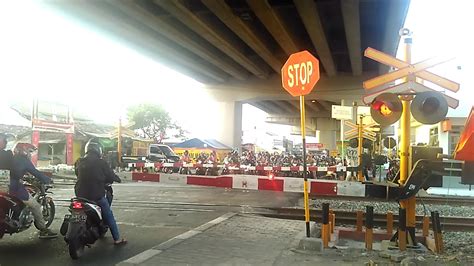 1 Perlintasan Kereta Api Bawah Jembatan Layang Flyover Janti